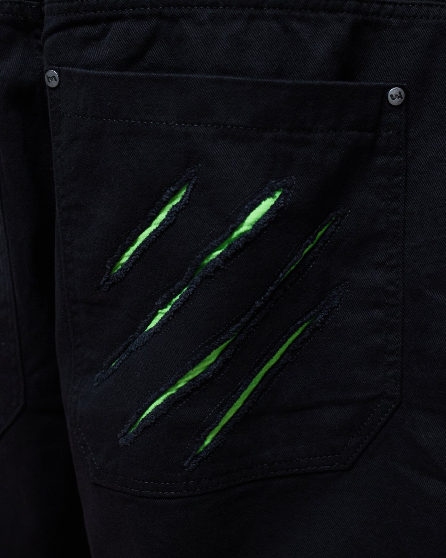BERMUDA DENTE DE SABRE (PRETO/VERDE)