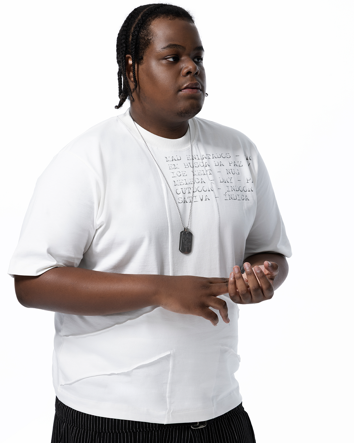 CAMISETA BORDADO DA PAZ (OFF WHITE)