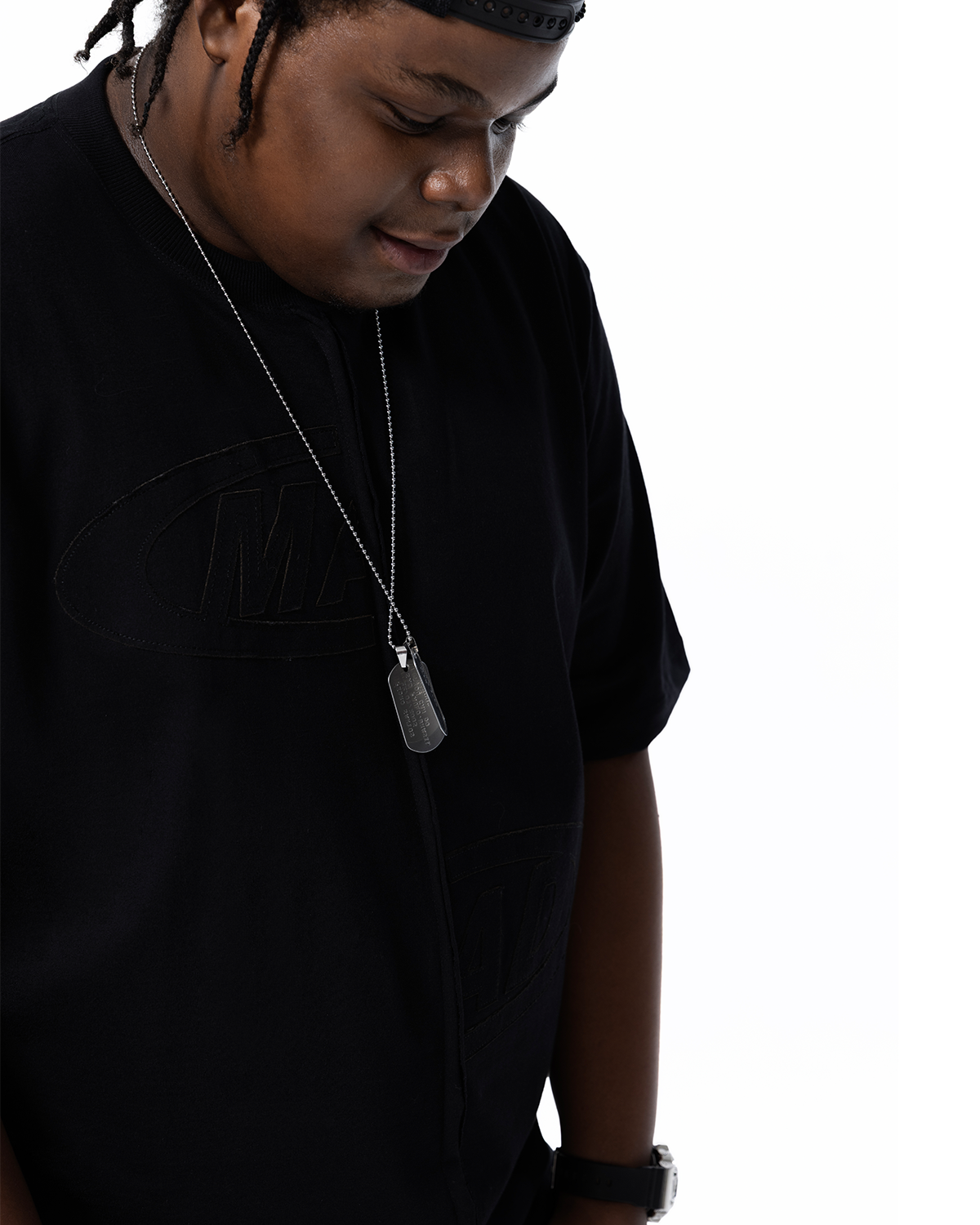 CAMISETA PORTAL BORDADO (PRETO)