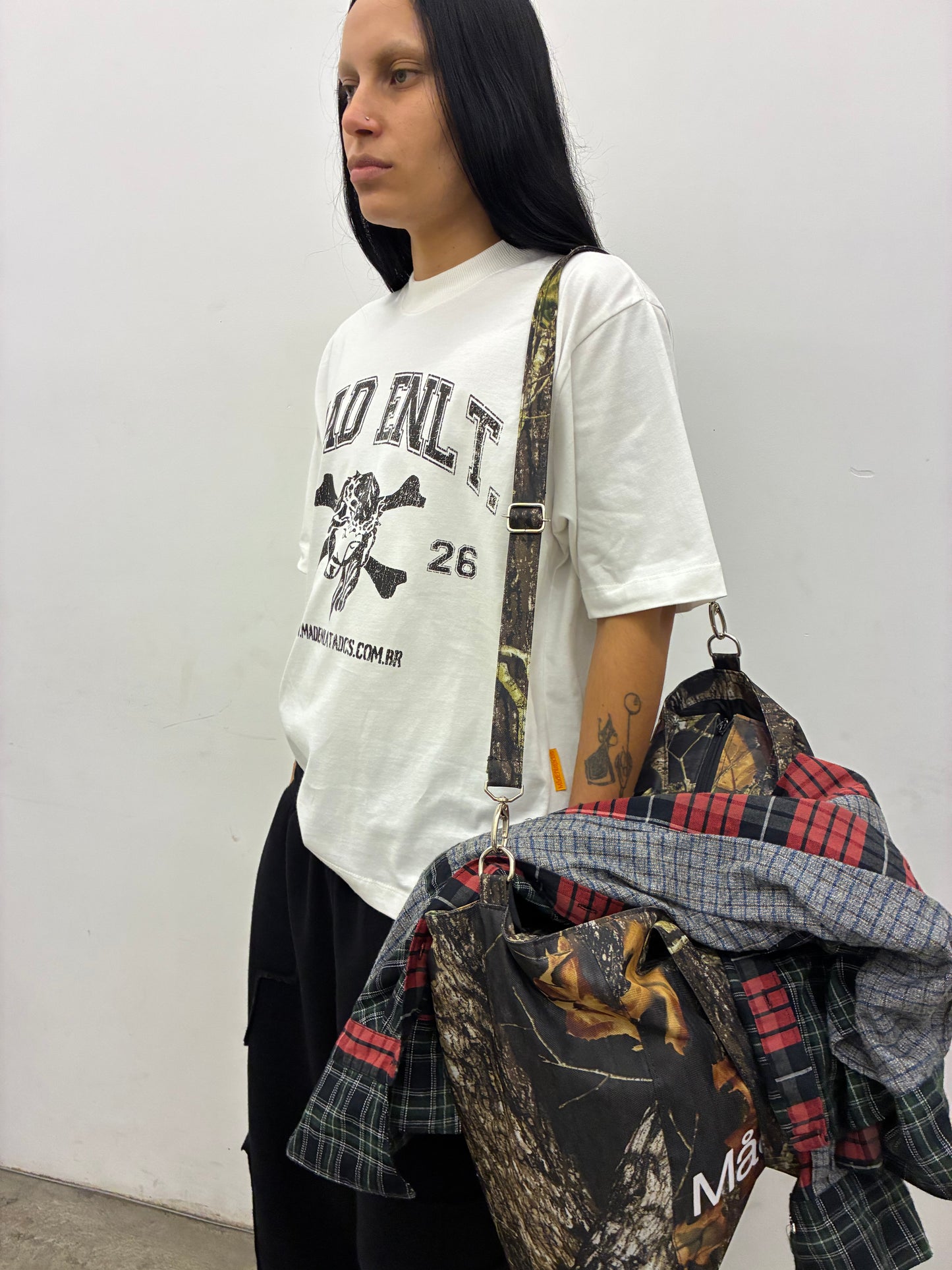 CAMISETA JESUS CROSS (OFF-WHITE)