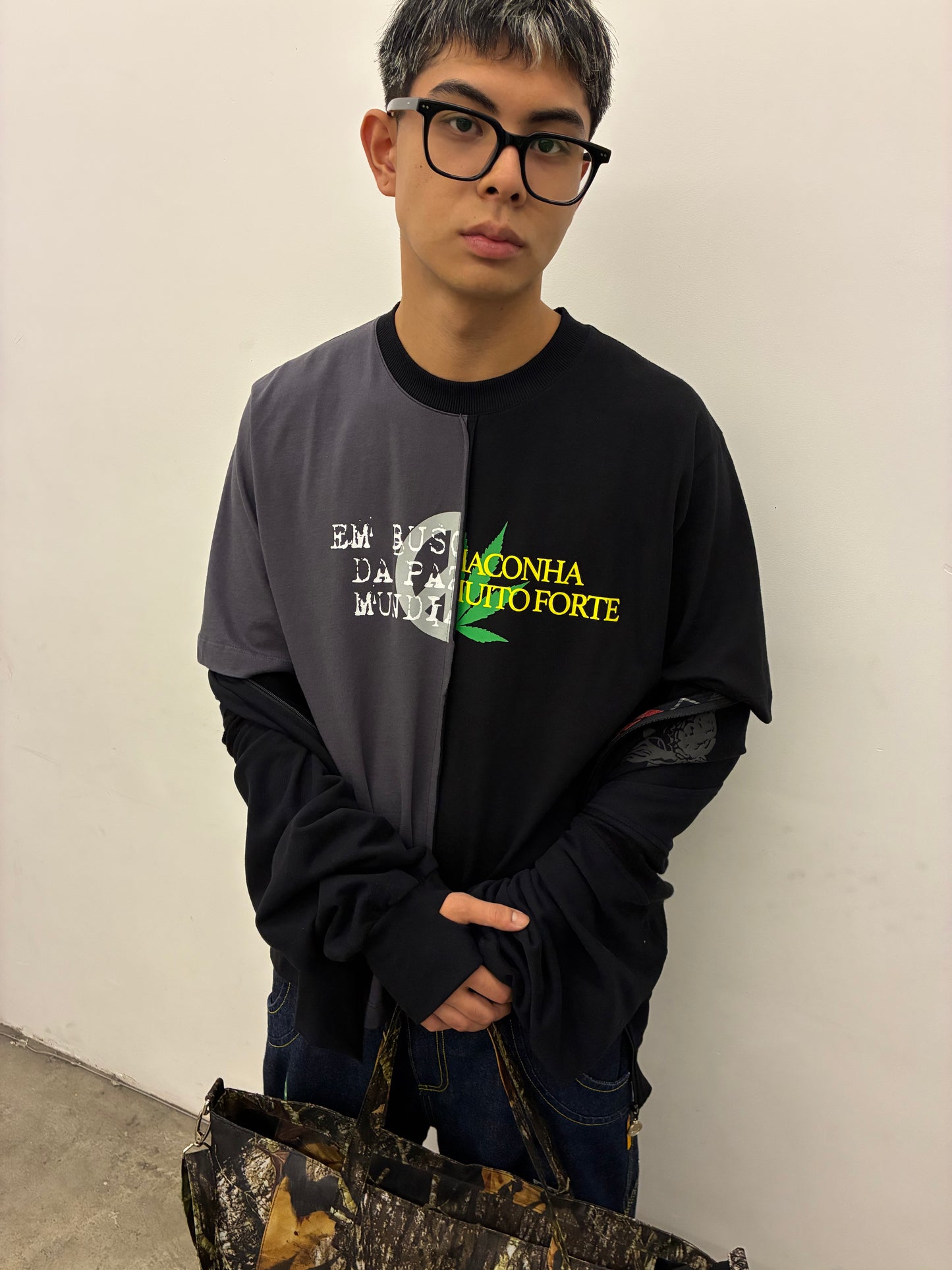 CAMISETA MEIO A MEIO (PRETO/CINZA)