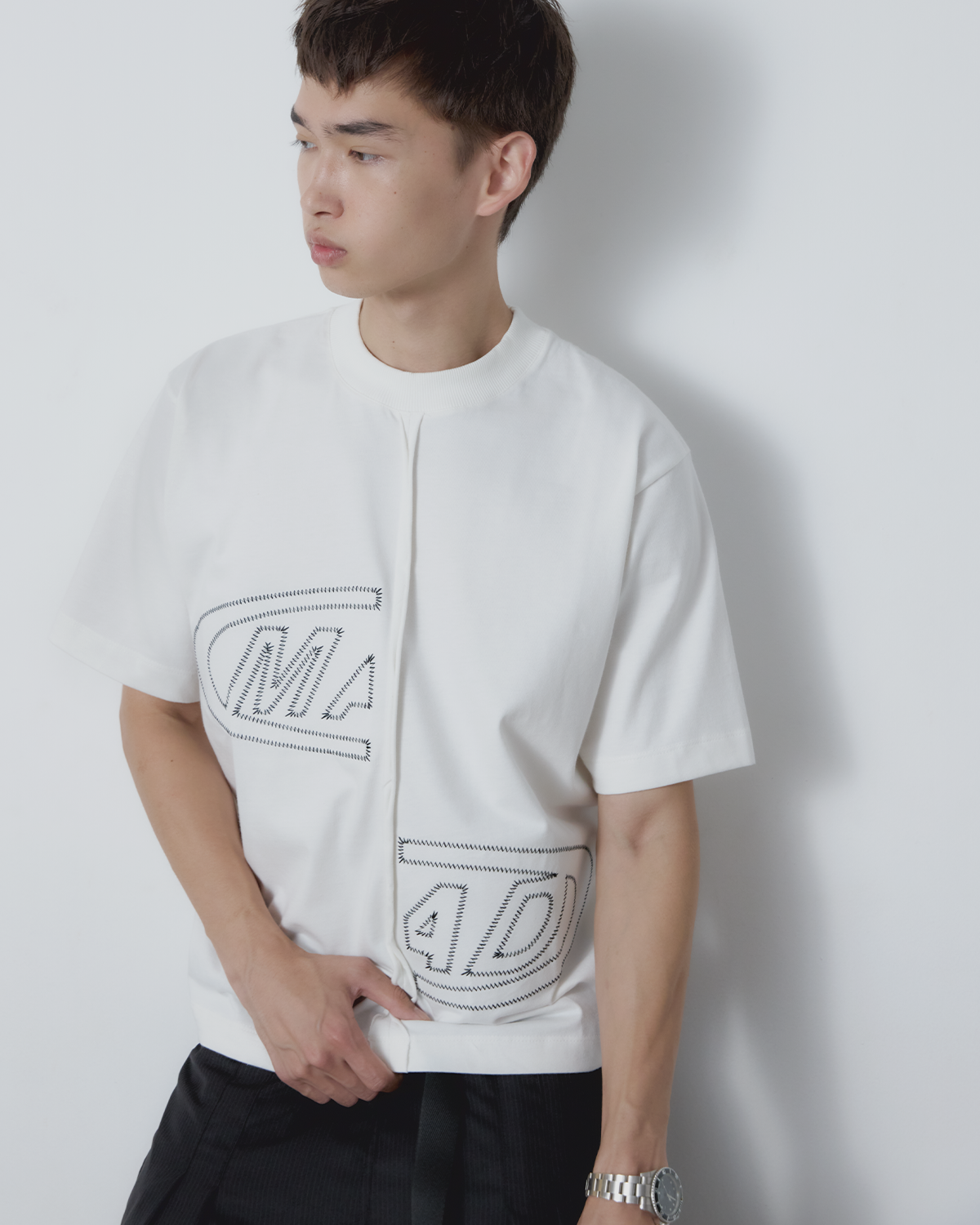 CAMISETA PORTAL BORDADA (OFF WHITE)