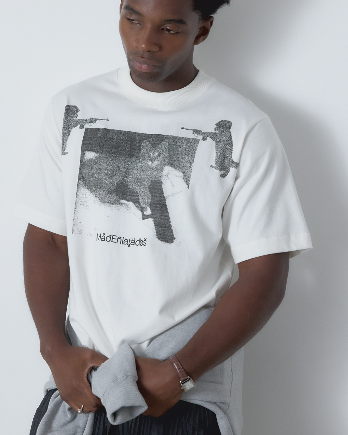 CAMISETA REVOLVER (OFF WHITE)
