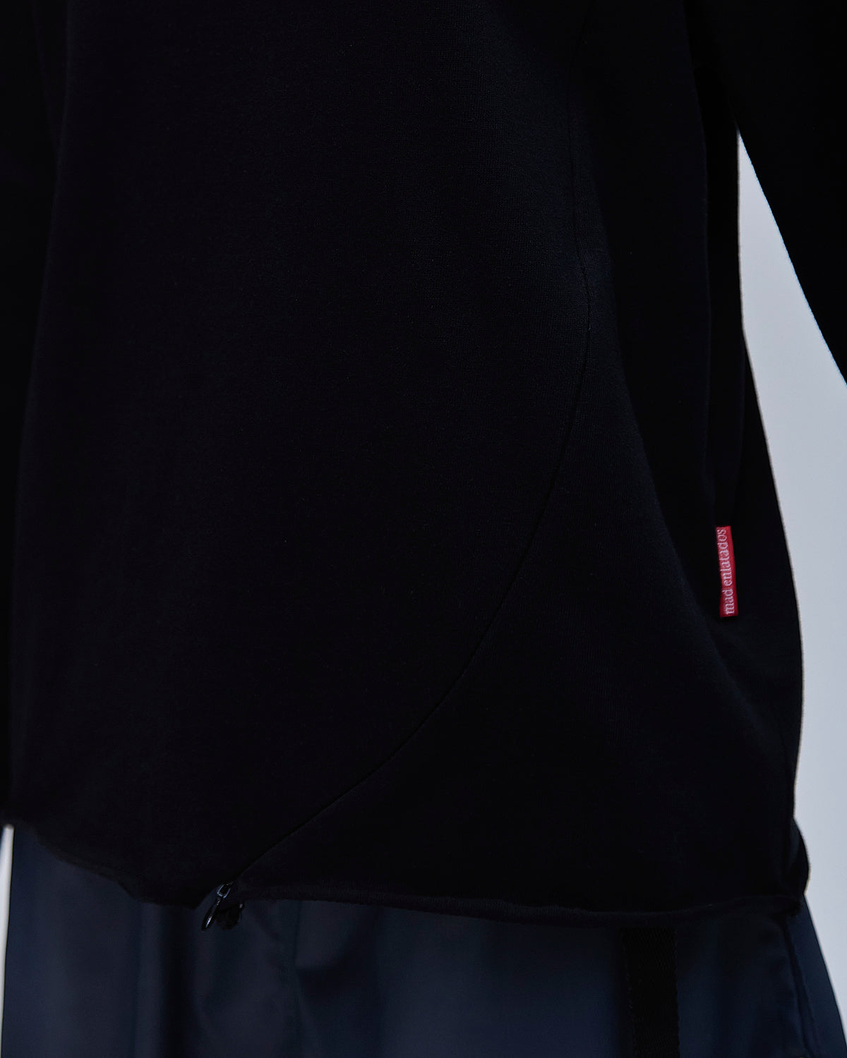 LONGSLEEVE RELEVATIONS PRETA