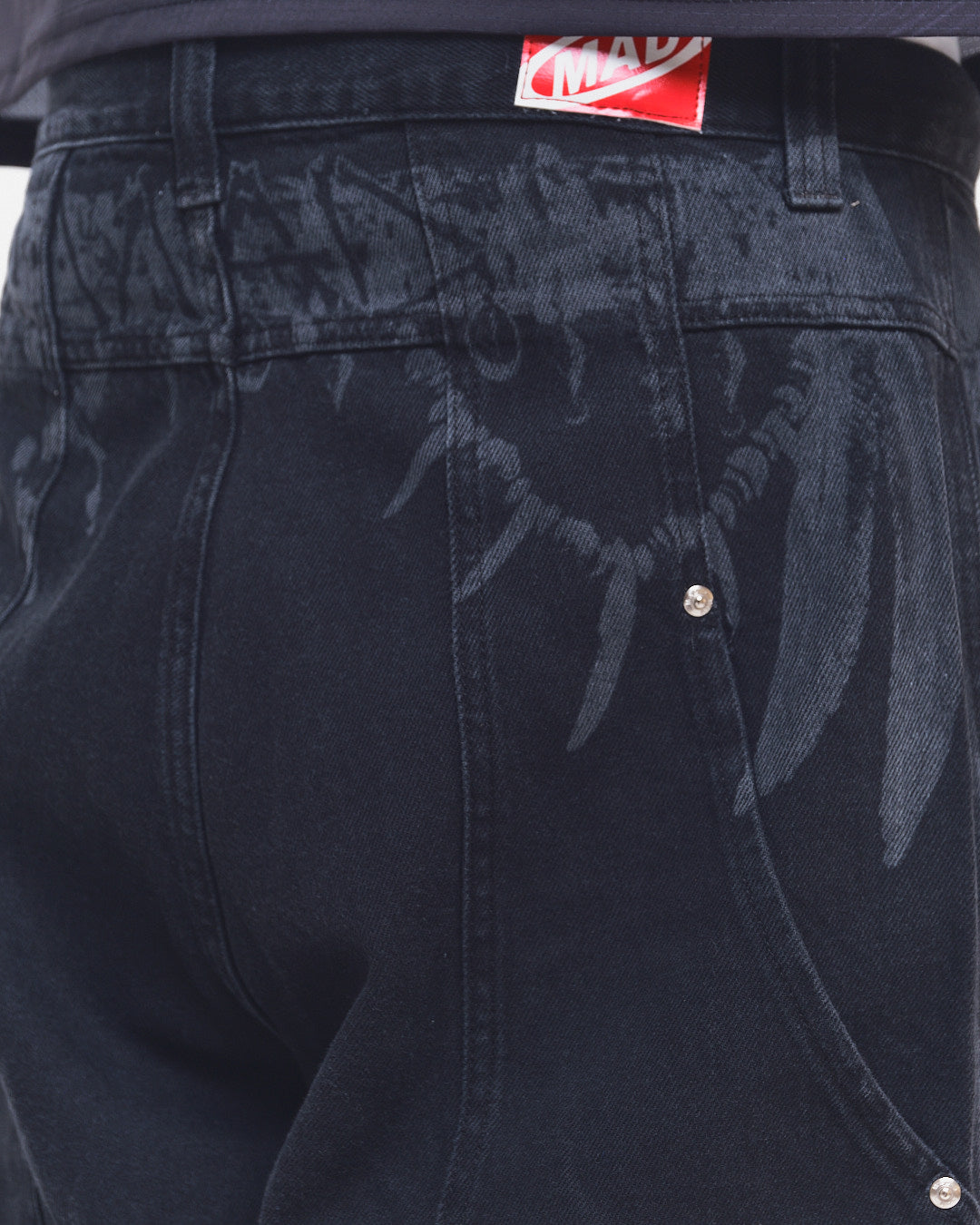 BERMUDA JEANS CURVALÍNEA CINTO TRIBAL