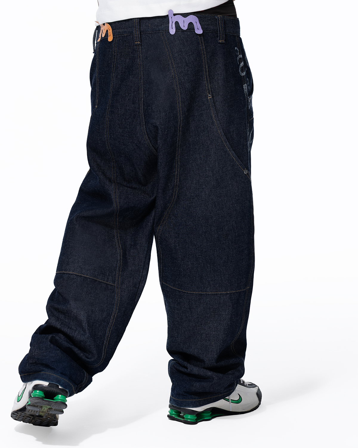 CALÇA JEANS CARACTERES