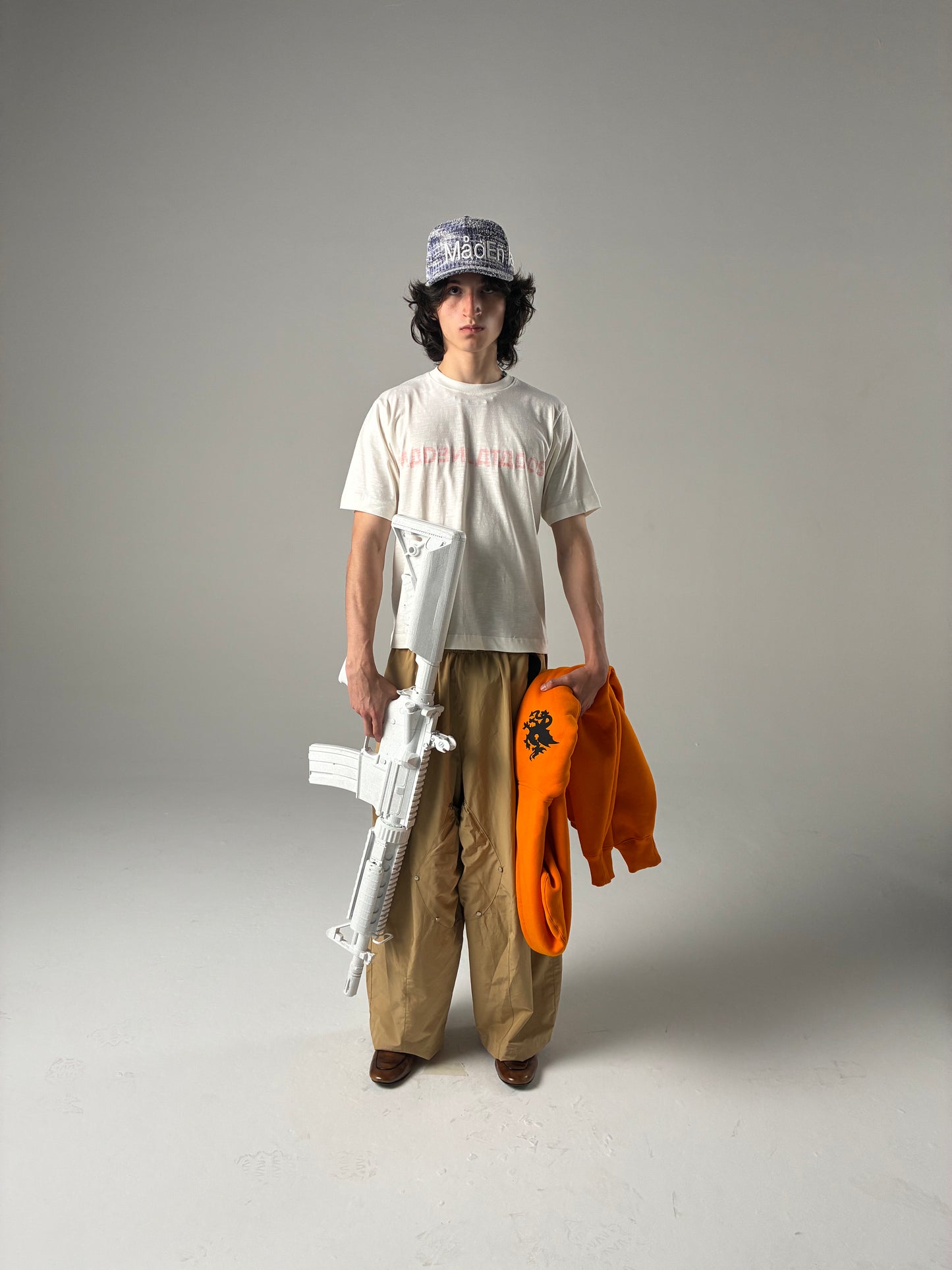 CAMISETA MAD CIRÍLICO (OFF-WHITE)