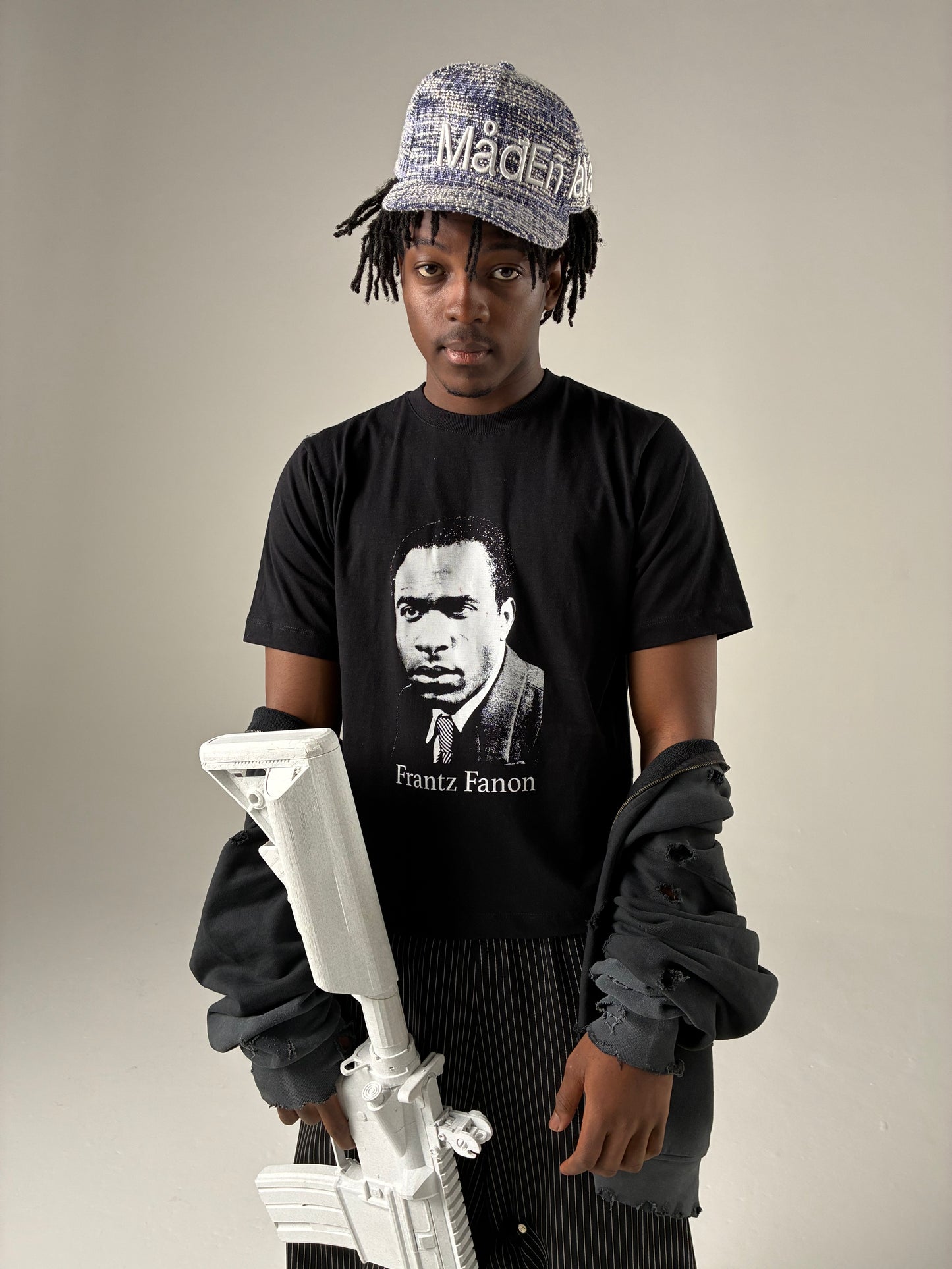 CAMISETA FRANTZ FANON DESTROIED (PRETO)