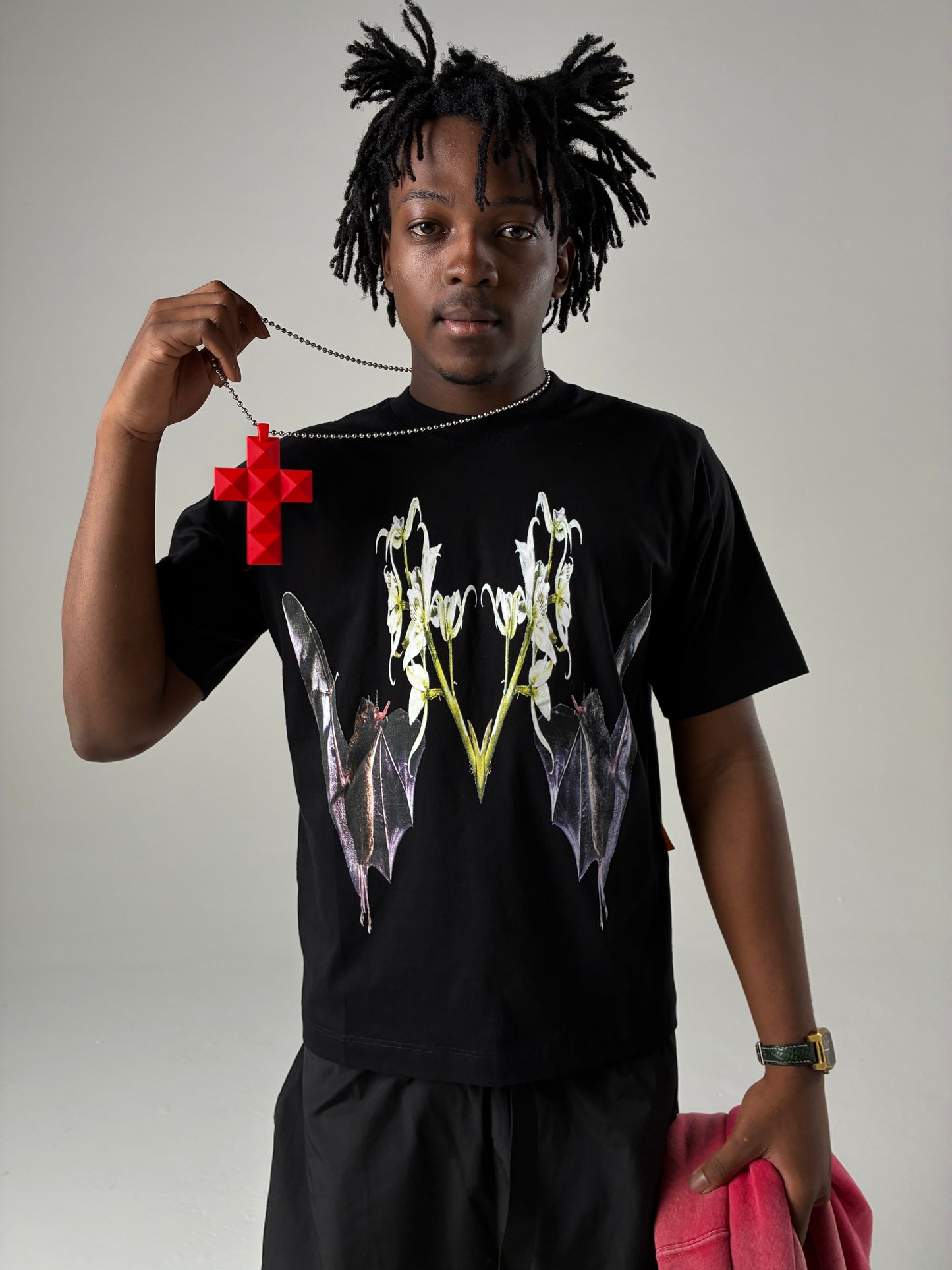 CAMISETA M DE MORCEGO (PRETO)