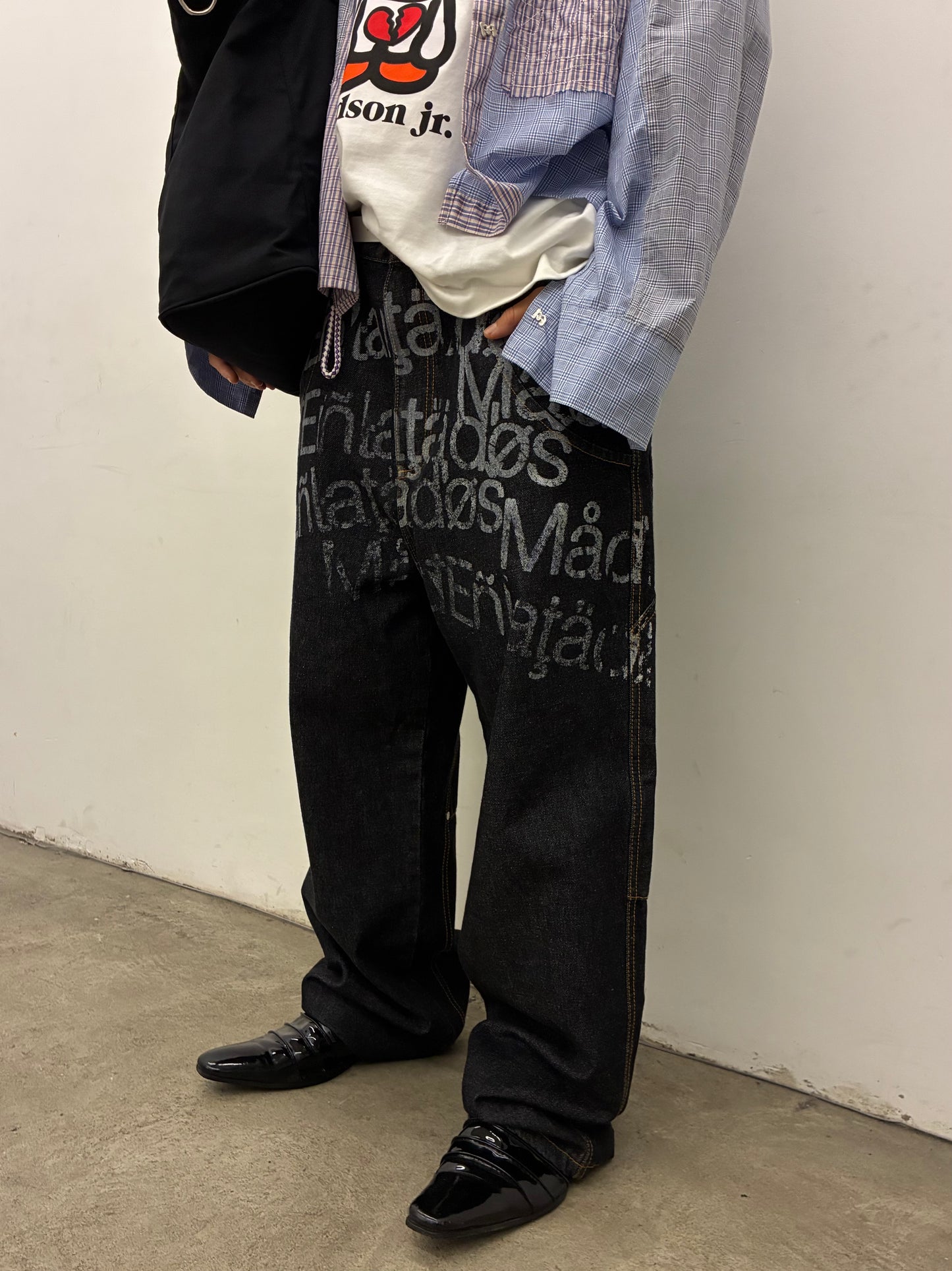 CALÇA CURVAS JEANS - CARACTERES (PRETO)