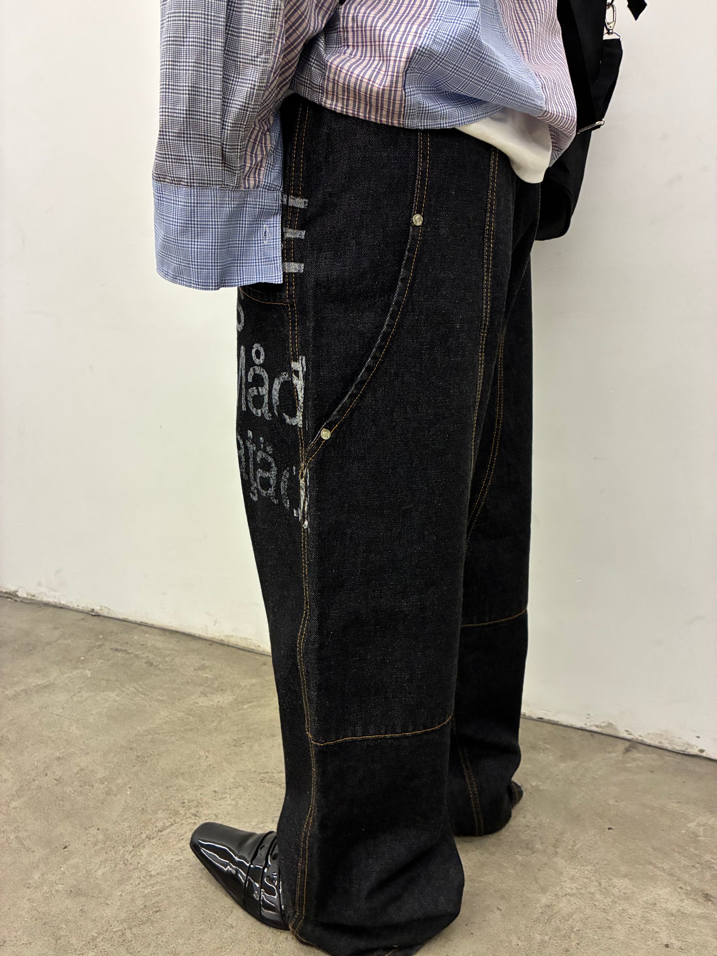 CALÇA CURVAS JEANS - CARACTERES (PRETO)