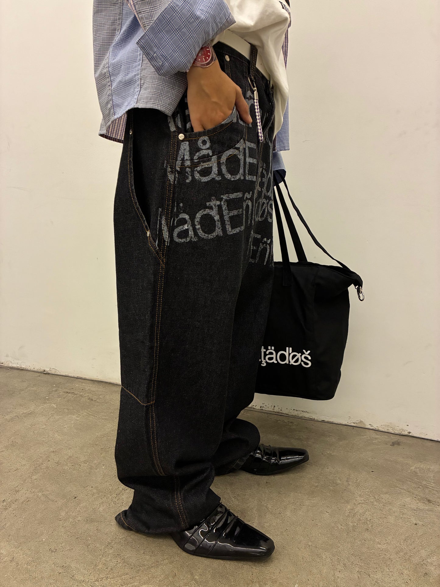 CALÇA CURVAS JEANS - CARACTERES (PRETO)