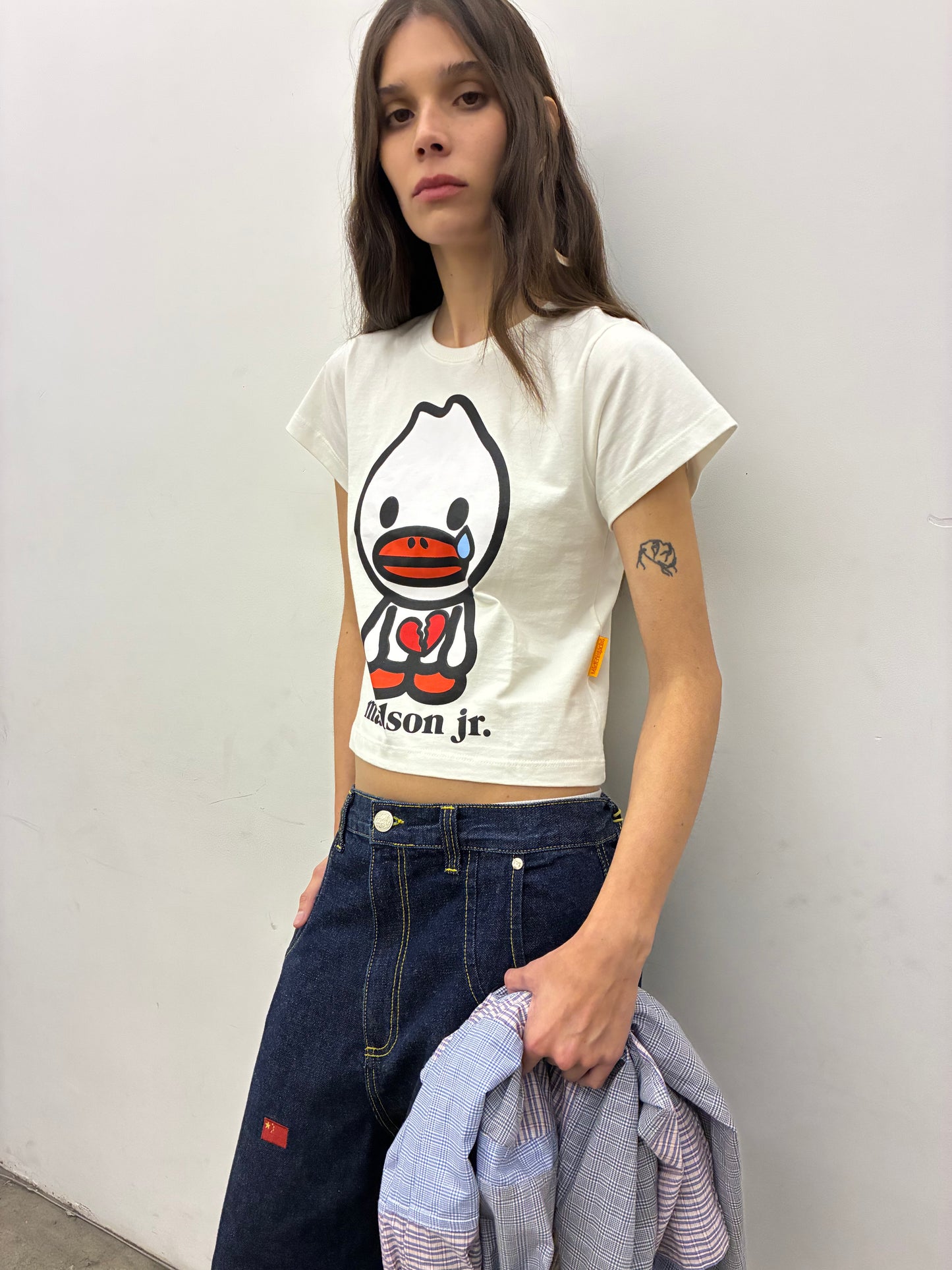 BABY TEE MADSON JR. CORAZÓN PARTIDO (OFF-WHITE)