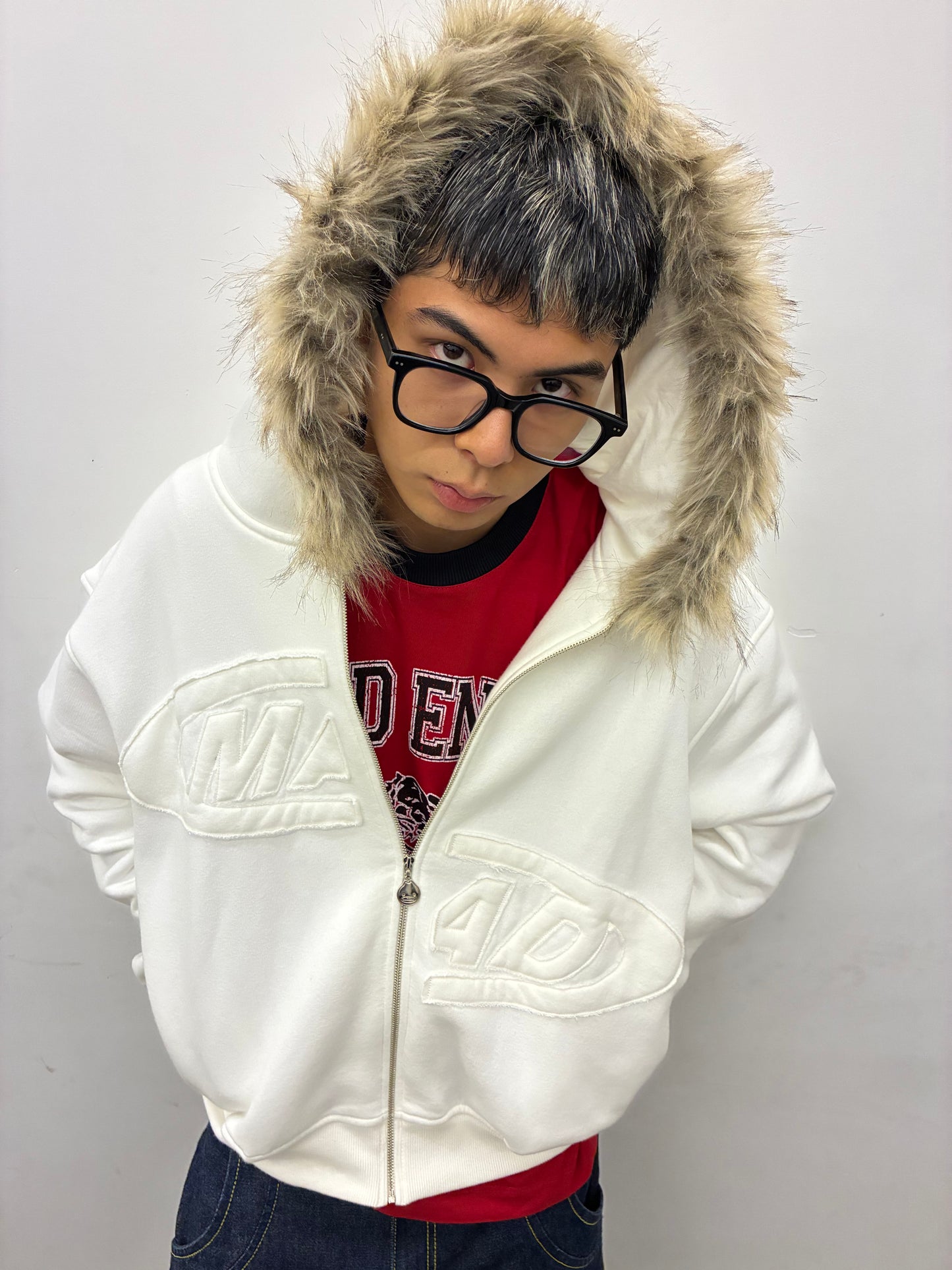 BLUSA MOLETOM PORTAL BORDADO - PELINHO (OFF-WHITE)