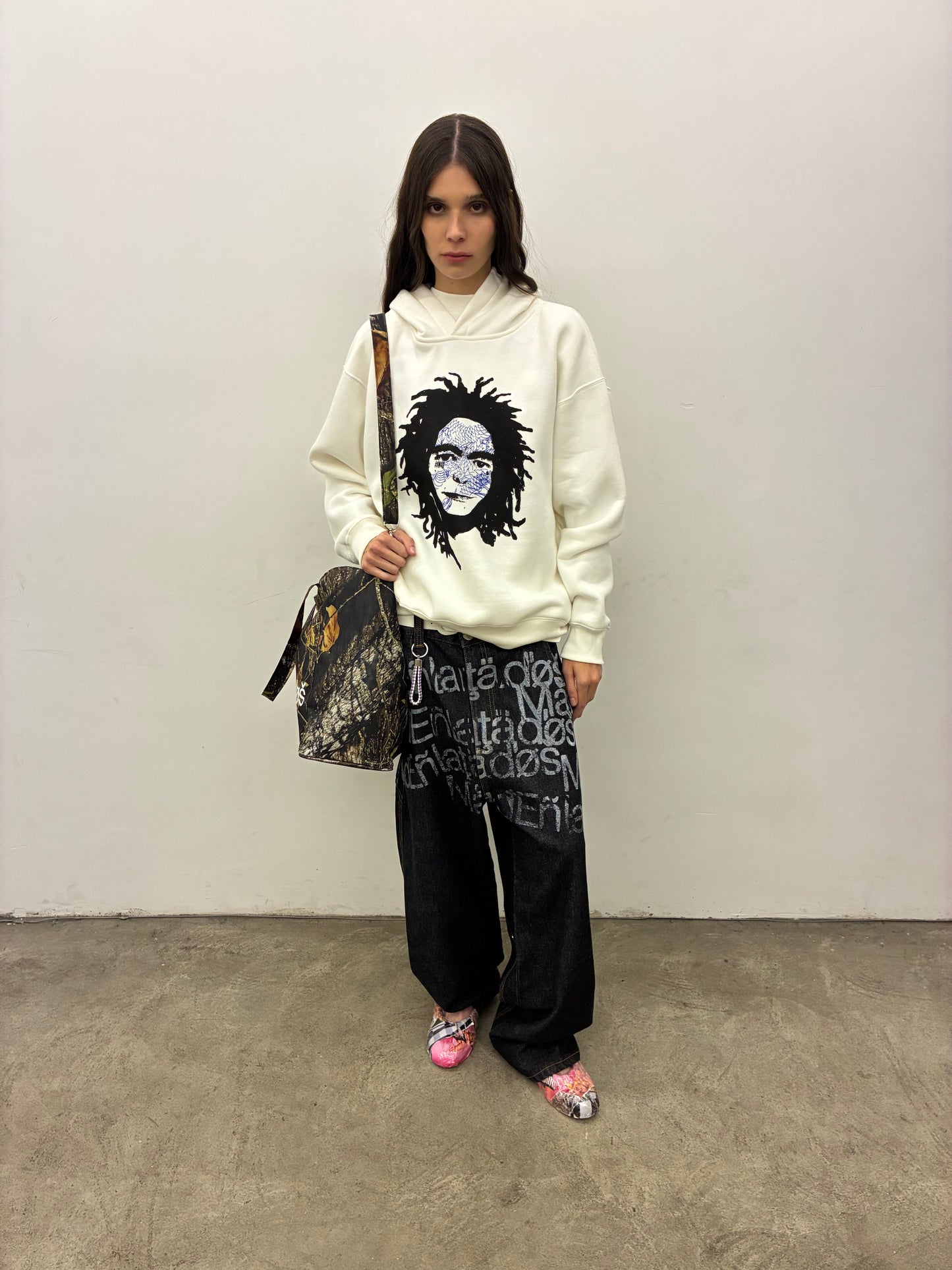 BLUSA MOLETOM VOCÊ JÁ SONHOU COM A LAURYN? (OFF-WHITE)