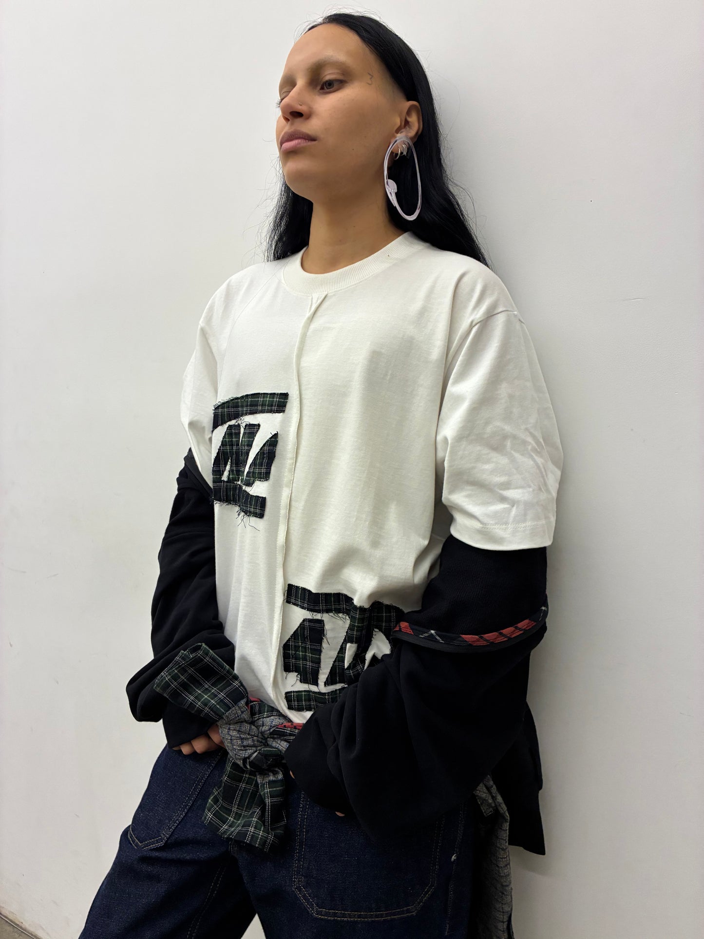 CAMISETA PORTAL BORDADO - XADREZ (OFF-WHITE)