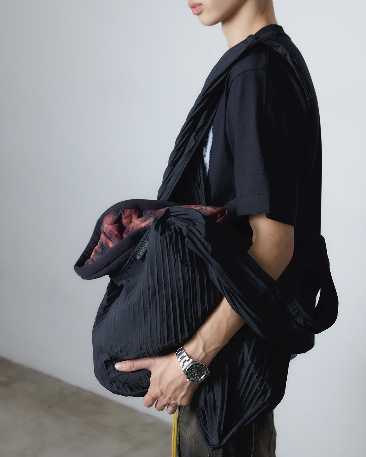 BOLSA SACOLA PLISSADA (PRETO)