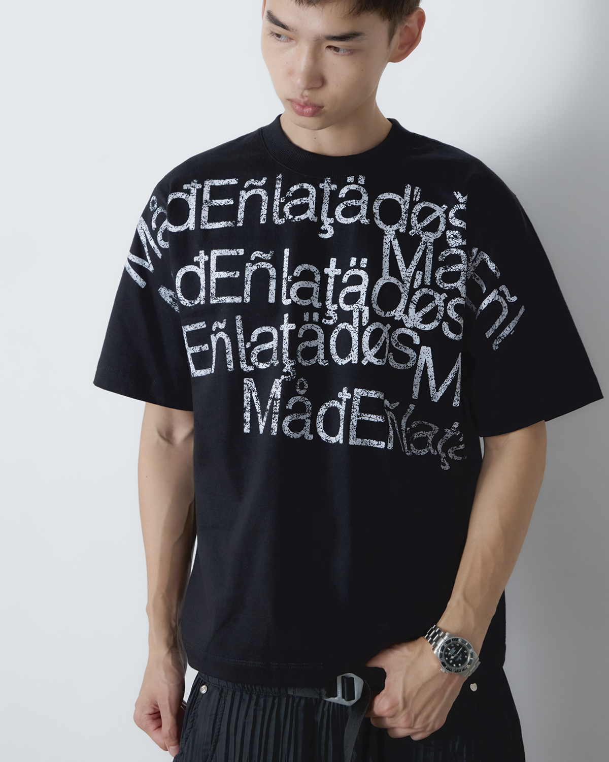 CAMISETA MAD CARACTERE (PRETO)
