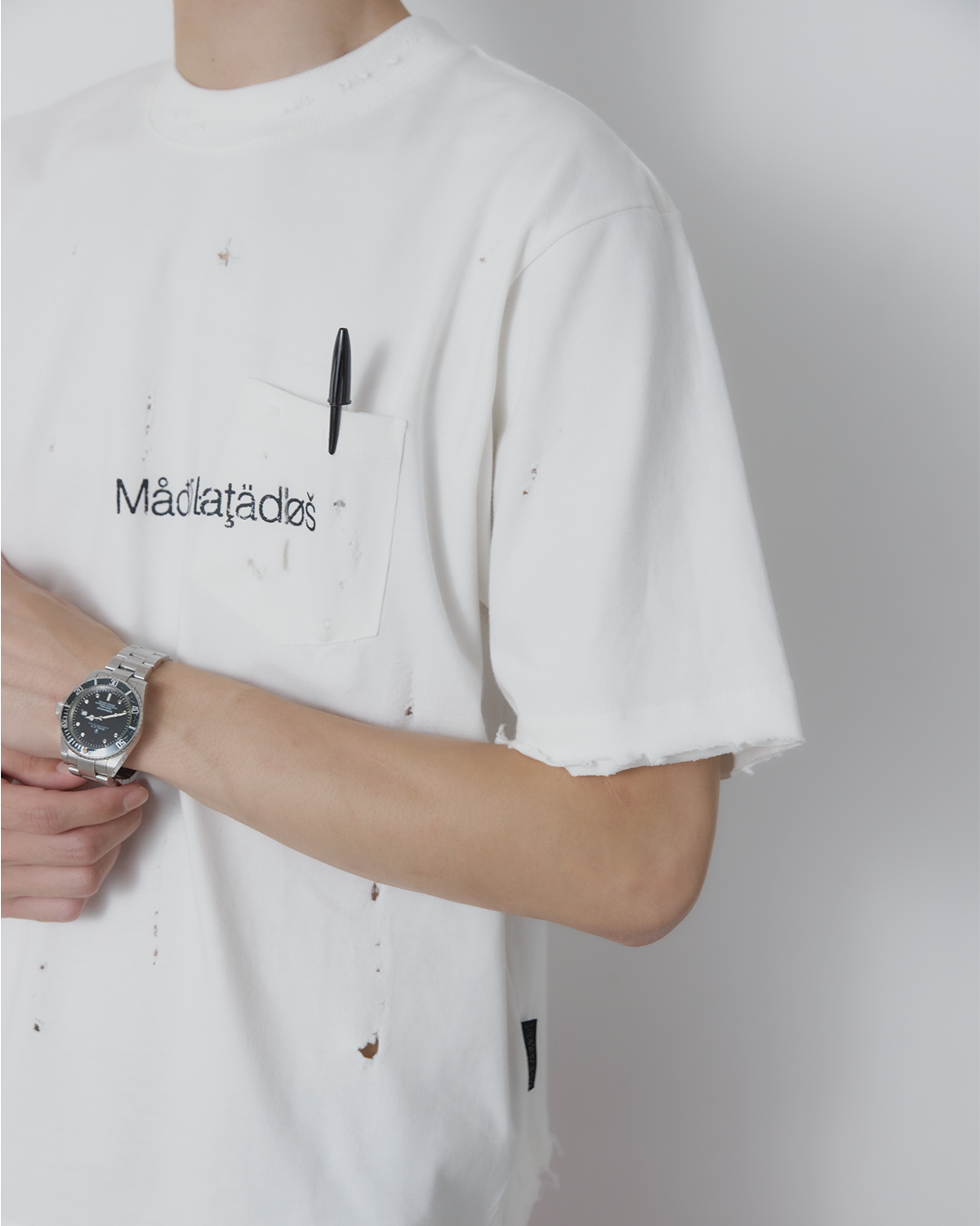 CAMISETA DESTRUÍDA (OFF WHITE)