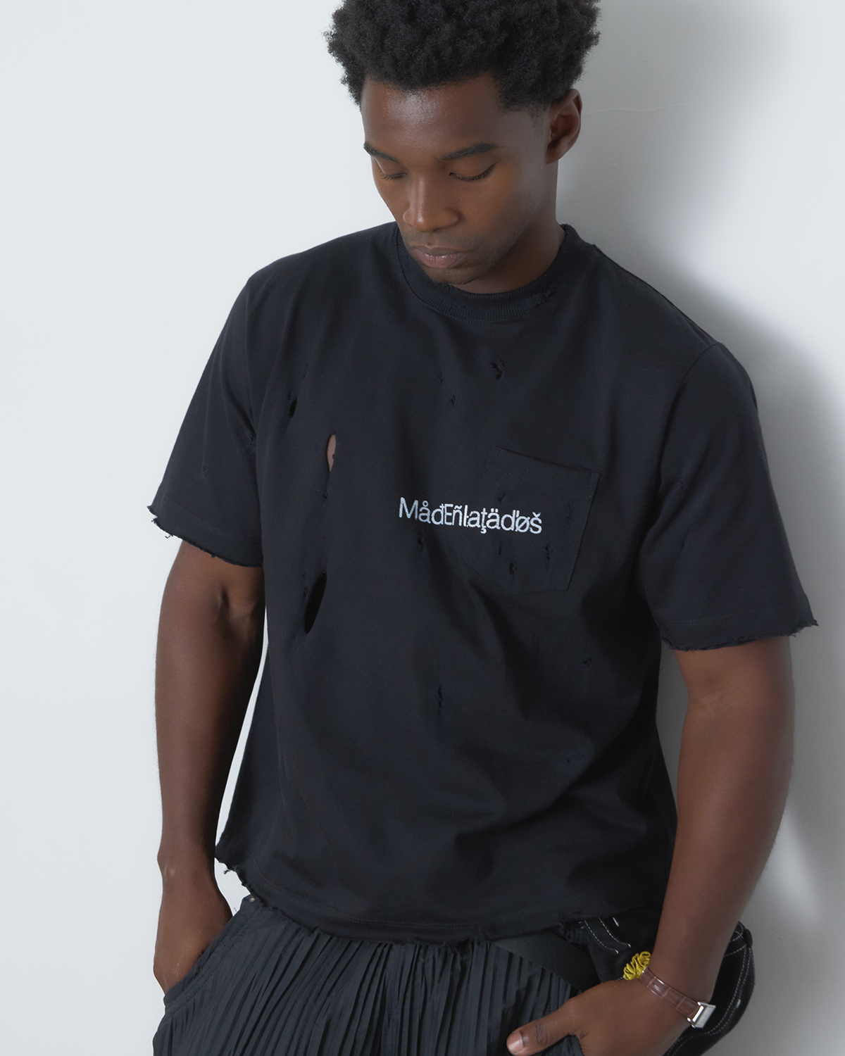 CAMISETA DESTRUÍDA (PRETO)