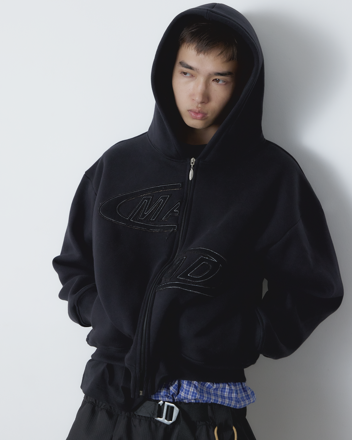 BLUSA MOLETOM PORTAL (PRETO LINHA BRANCA)