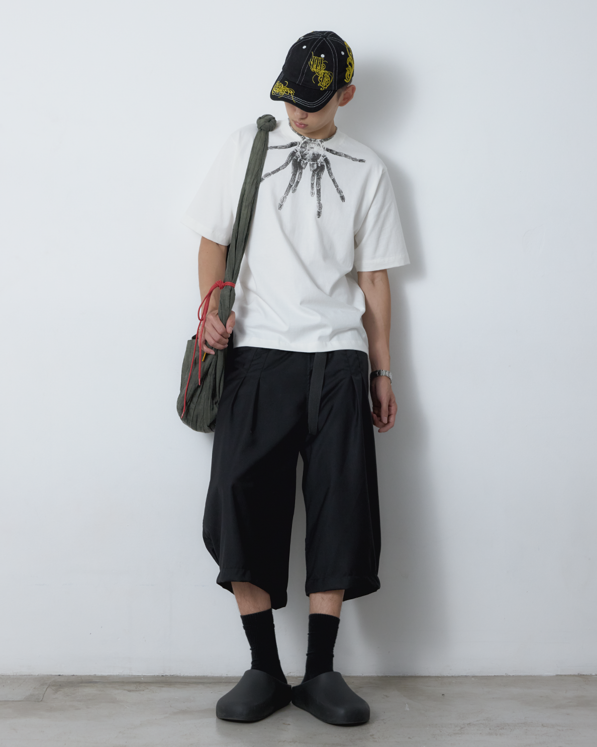 CAMISETA ARACNIDEO (OFF WHITE)