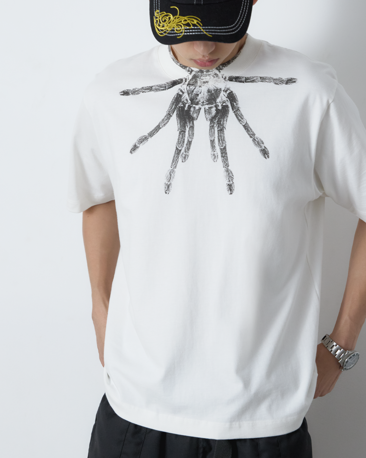 CAMISETA ARACNIDEO (OFF WHITE)