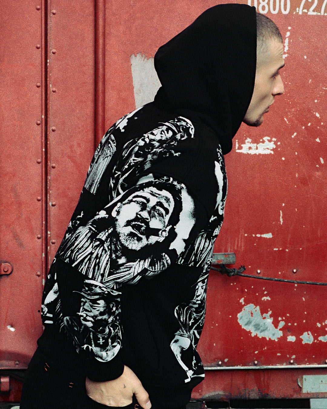 MOLETOM AUTO-RETRATO (PRETO)