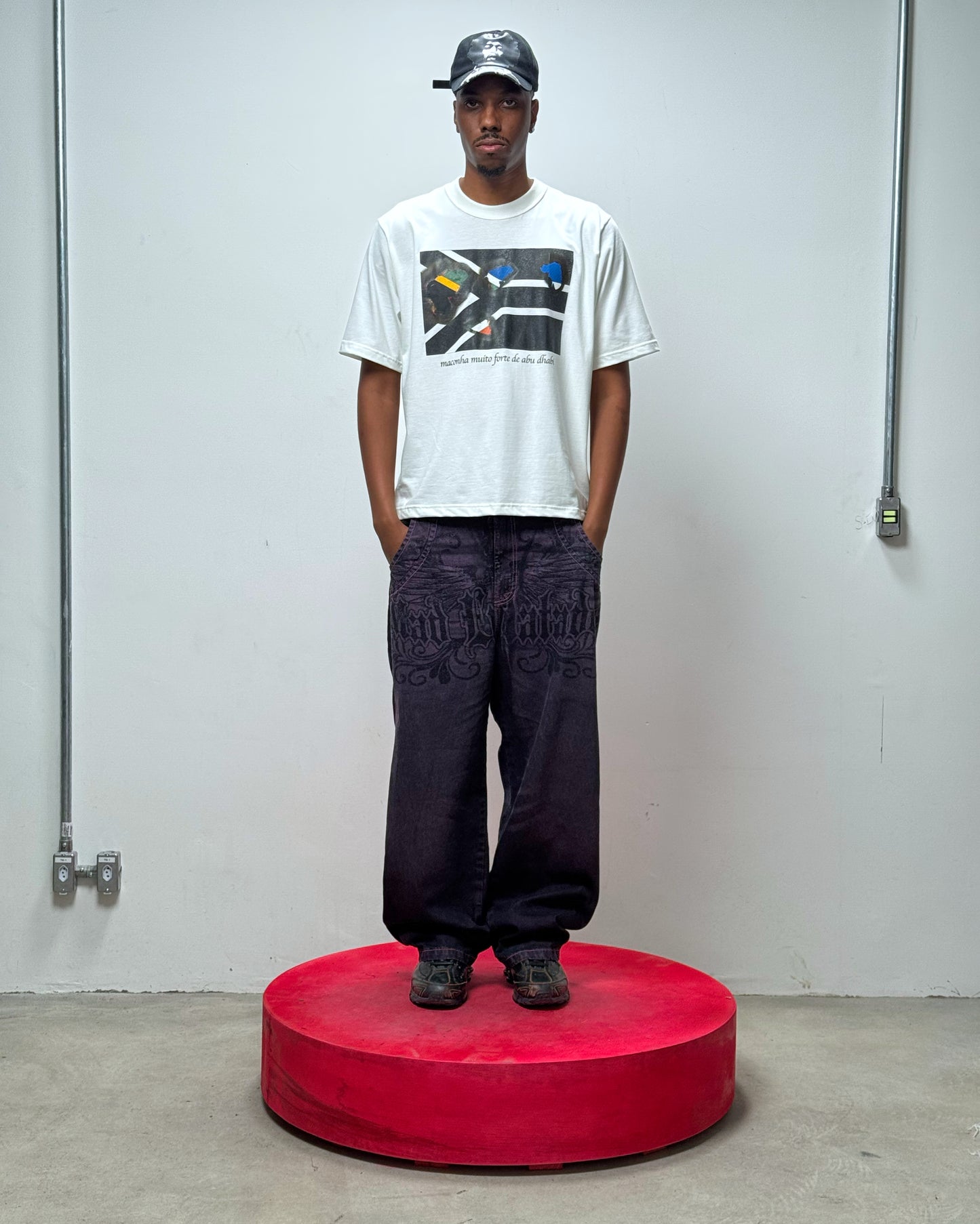 CAMISETA ABU DHABI (OFF-WHITE)