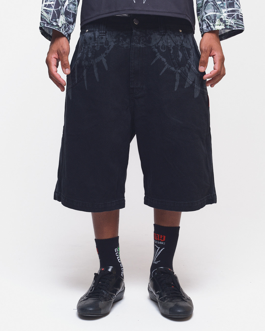 BERMUDA JEANS CURVALÍNEA CINTO TRIBAL